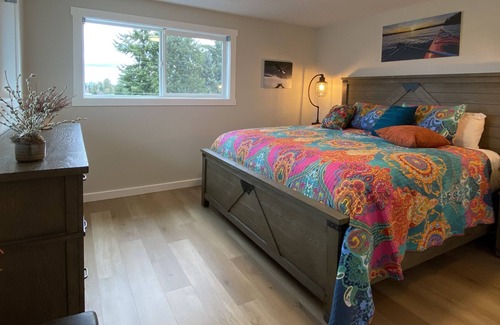 Northeast Tacoma House | Gorgeous 4 BR+bonus 360 bay, mountain, city views-3mi from I-5