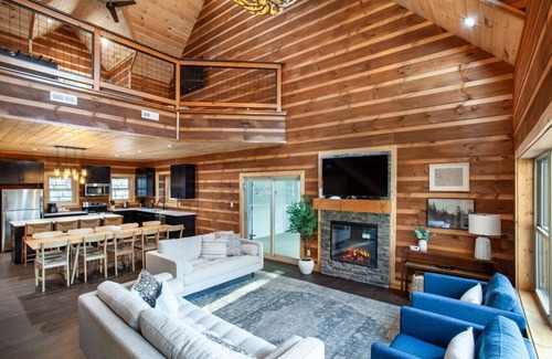 Wears Valley Cabin | Gorgeous 4 BR Cabin w/Pool!