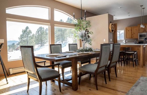 Black Hawk House | Gorgeous 4BD luxury mountain getaway