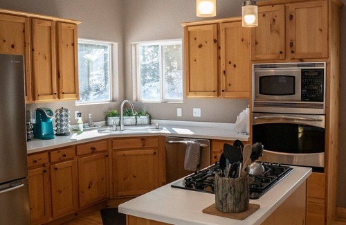 Black Hawk House | Gorgeous 4BD luxury mountain getaway
