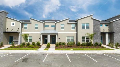 Kissimmee House | Gorgeous 4Bd with Pool at Storey Lake Resort 4475