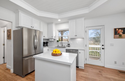 Atascadero House | Gorgeous 4BR Epic yard and barn