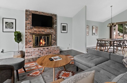 Renton House | Gorgeous 4BR House in Renton w/ Fenced Yard