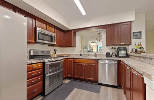 Lake Ridge House | Gorgeous 4BR w/Air Hockey/foosball Lakeridge Home