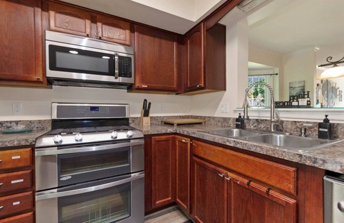 Lake Ridge House | Gorgeous 4BR w/Air Hockey/foosball Lakeridge Home
