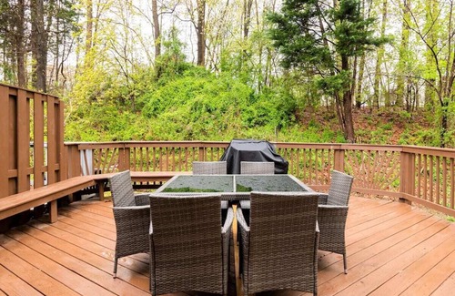 Lake Ridge House | Gorgeous 4BR w/Air Hockey/foosball Lakeridge Home