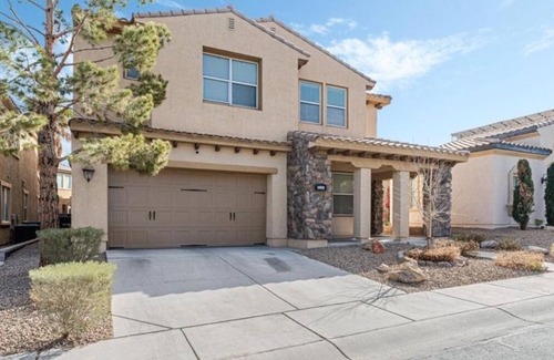 Calico Ridge House | Gorgeous 5 bedroom 4 1.2 bath home located in golf and guard gate community.
