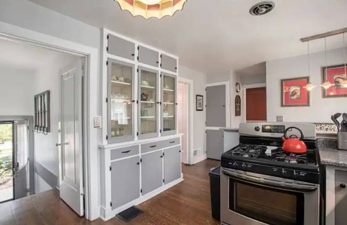 Battle Creek House | Gorgeous 5 bedroom Historic Home in Battle Creek