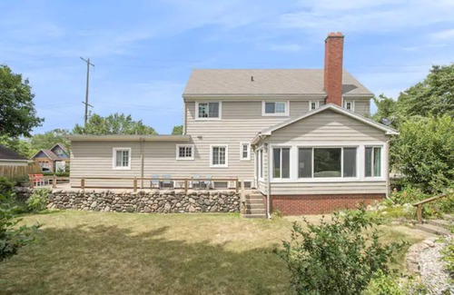 Battle Creek House | Gorgeous 5 bedroom Historic Home in Battle Creek