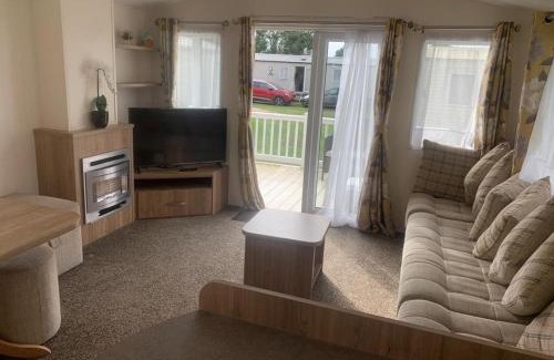 Harwich Other | Gorgeous 6 Berth Caravan With Decking Area, Dovercourt Holiday Park Ref 44510A