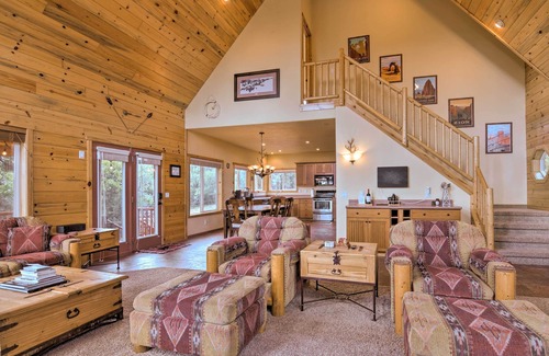 Long Valley Junction Cottage | Gorgeous Alton Cabin w/Deck + Mountain Views