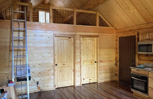 Kalispell Cabin | Gorgeous Amish Cabin at Ashley Lake