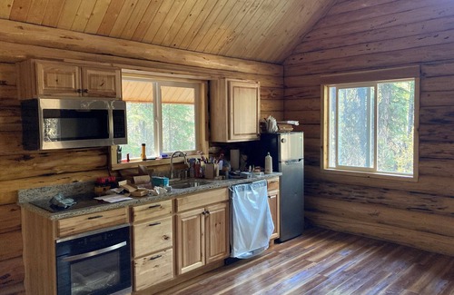 Kalispell Cabin | Gorgeous Amish Cabin at Ashley Lake