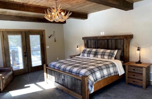 Duck Creek Village House | Gorgeous and Fully Equipped Cabin with Hot Tub in Duck Creek Village, Perfect for a Family Holiday in the Mountains