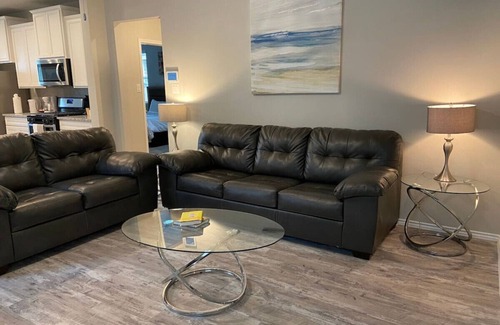 Conroe House | Gorgeous and Spacious 4 Bedroom/2.5 Bathroom