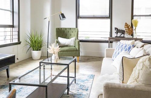 Historic Core Apartment | Gorgeous Apartment 2-bedroom 2-bathroom