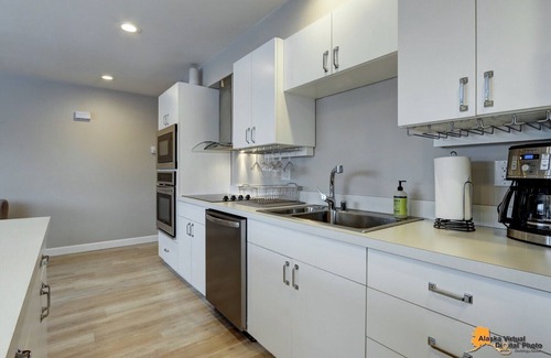 Spenard Apartment | ✴Gorgeous Apartment - Awesome Location✴