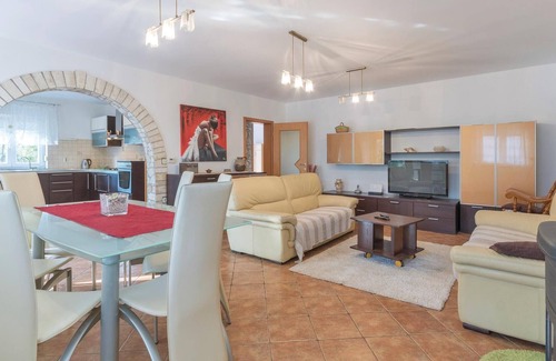 Valdebek Apartment | Gorgeous apartment in Pula with WiFi