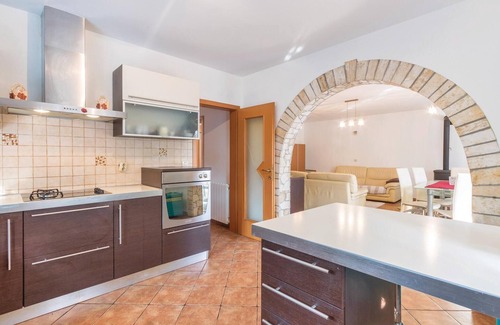 Valdebek Apartment | Gorgeous apartment in Pula with WiFi