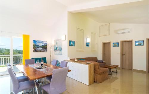 Vrboska Apartment | Gorgeous Apartment In Vrboska