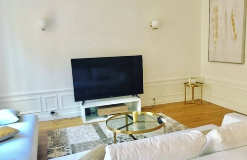 Ternes Apartment | Gorgeous Appartement close champs Élysée