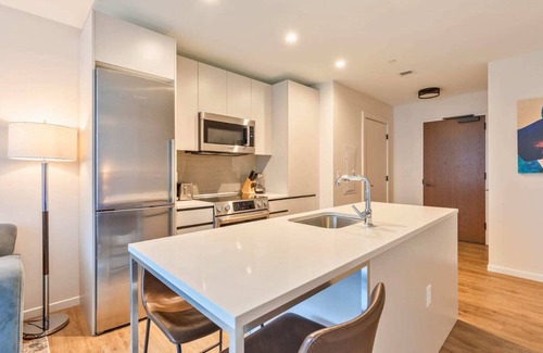 Seaport District Apartment | Gorgeous Apt with Pool Views