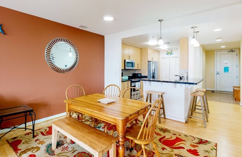 Sandbridge Condo | Gorgeous bay-view condo with grills, pool, gym & balcony