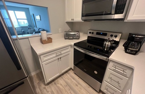 Sarasota Condo | GORGEOUS Bay view in one bedroom Penthouse unit 5 min walk from Siesta Key Beach