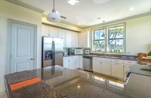 Plantation House | * Gorgeous Bay Views, 2 Incredible Community Pools, Pet Friendly, Sleeps 10 *