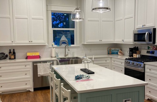 Long Beach House | Gorgeous beach home with a salt water pool. Perfect for a summer vacation!