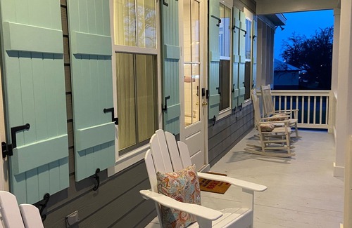 Long Beach House | Gorgeous beach home with a salt water pool. Perfect for a summer vacation!