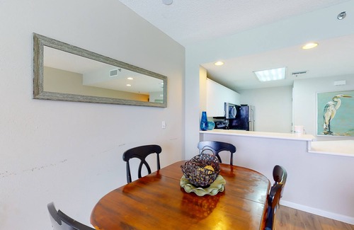 Destin Condo | Gorgeous beach view home with balcony, pool & fitness room