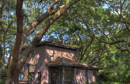 Saint Helena Island House | Gorgeous Beachfront Town & Country Home on Saint Helena Sound