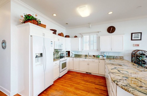 Isle of Palms House | Gorgeous beachfront home with stunning ocean views - walk into town