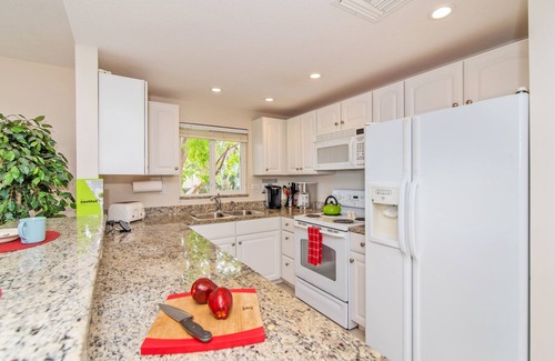 Rum Point Condo | Gorgeous beachfront condo steps from Rum Point and snorkeling! The Retreat #30