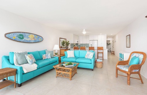 Kailua-Kona Condo | Gorgeous! Beautifully renovated DIRECT OCEAN FRONT condo. A must see!