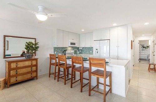Kailua-Kona Condo | Gorgeous! Beautifully renovated DIRECT OCEAN FRONT condo. A must see!
