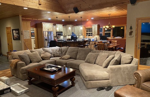 McGregor Cabin | Gorgeous Big Sandy Year Round Lake Home