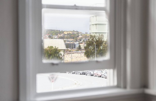 Bondi Apartment | Gorgeous Bondi Beach & Ocean Views, Next To Beach