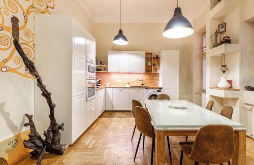 Erzsebetvaros Apartment | Gorgeous Bourgeois Bohème Apt for 4 pers (950 ft²) DOWNTOWN at Jewish Synagogue
