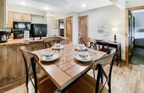 Branson West Condo | Gorgeous Branson Condo, VIEWS, Hike and Fish on Property, Private Lake, 2 Pools!