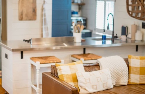 Cannonborough Elliotborough Apartment | Gorgeous, Bright & Spacious Apt - Walk to King!