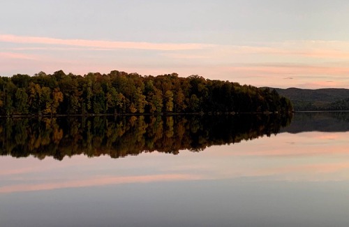 Notre-Dame-de-Pontmain Cottage | Gorgeous Waterfront villa fully equipped! w/ Hottub