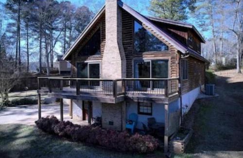 Anderson Villa | Gorgeous Cabin by Lake with Waterview and walking access