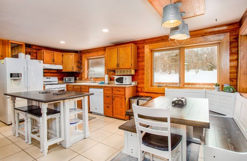 Anchorage House | Gorgeous cabin home with private hot tub, private washer/dryer, & gas fireplace