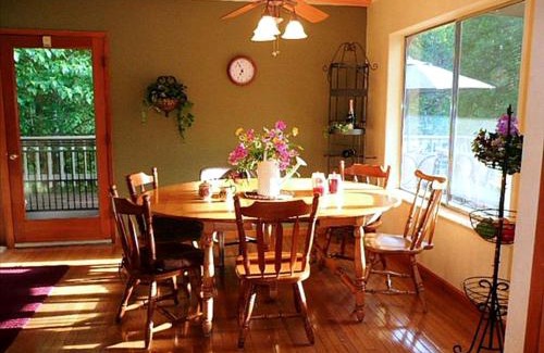 Croft House | Gorgeous Cabin Rental with Spacious Furnished Deck in Pioneer, California