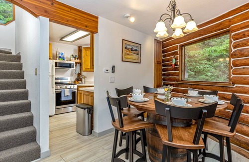 Girdwood House | Gorgeous cabin-style home huge private hot tub, beautiful deck & fireplace