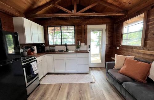 Hemphill House | Gorgeous Cabin with Beautiful Views of Toledo Bend Lake for a Relaxing Couples Getaway in Hemphill, Texas
