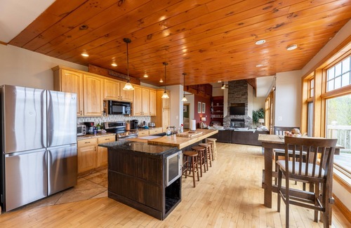 Snowshoe Ski Chalet | Gorgeous Chalet - Incredible Views - Hot Tub - Fire Pit