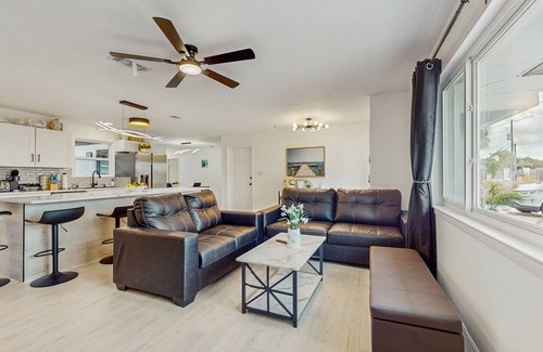Fort Walton Beach House | Gorgeous coastal home with plenty of space and easy beach access